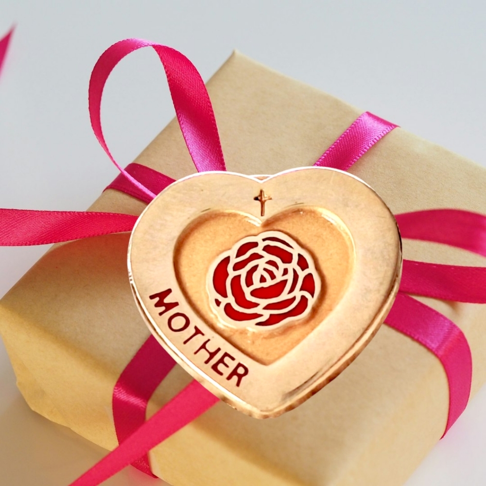 Personalized Mother Gold Heart Pendant Brooch with Rose Design